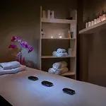 מלון Rh Aura