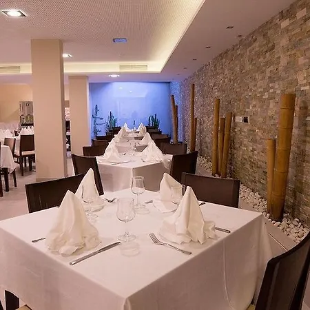 Hotel Rh Aura 4*