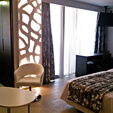 Hotel Rh Aura