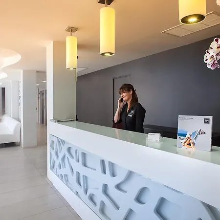 Rh Aura Hotel