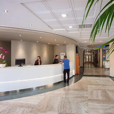Rh Aura Hotel